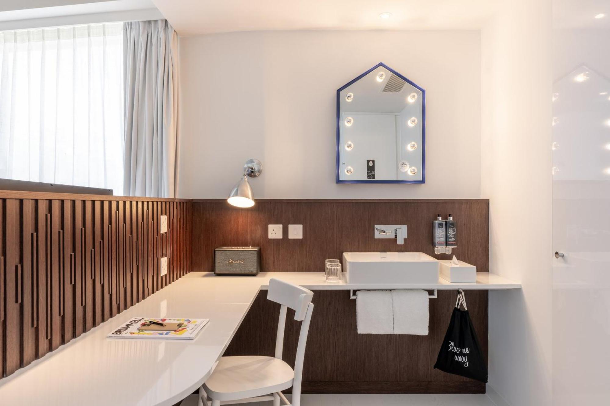 Ruby Zoe Hotel London Exterior photo